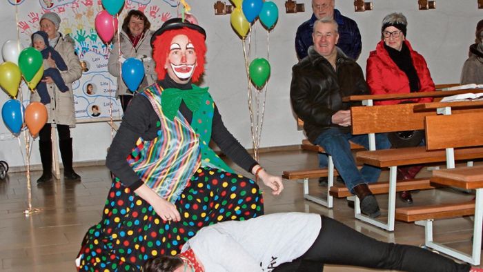 Clowns erobern das Gotteshaus