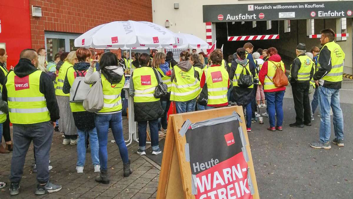 Tarifverhandlungen: Kaufland-Mitarbeiter streikten am Donnerstag für bessere Löhne