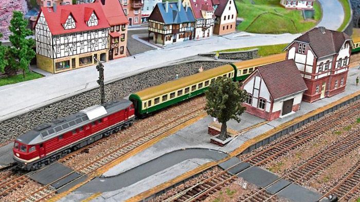 Eisenbahnfreunde bauen den Bahnhof Oberhof nach