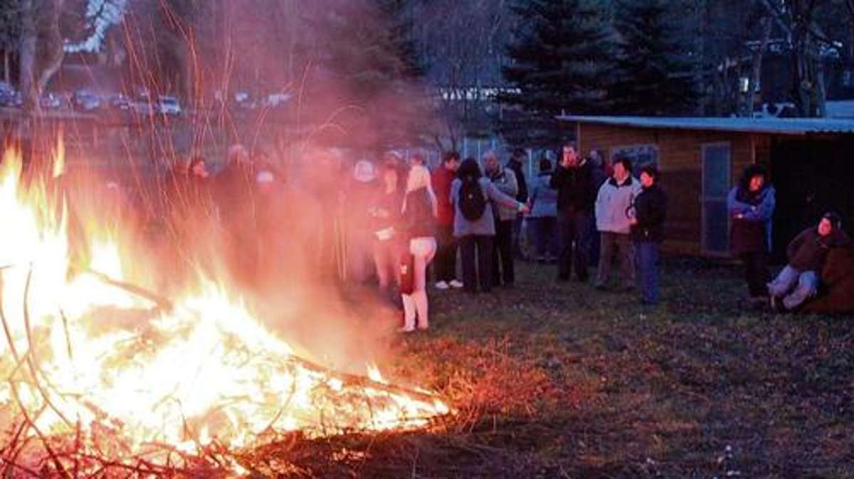 Rhön: Das Hutzelfeuer trieb den Winter vollends aus