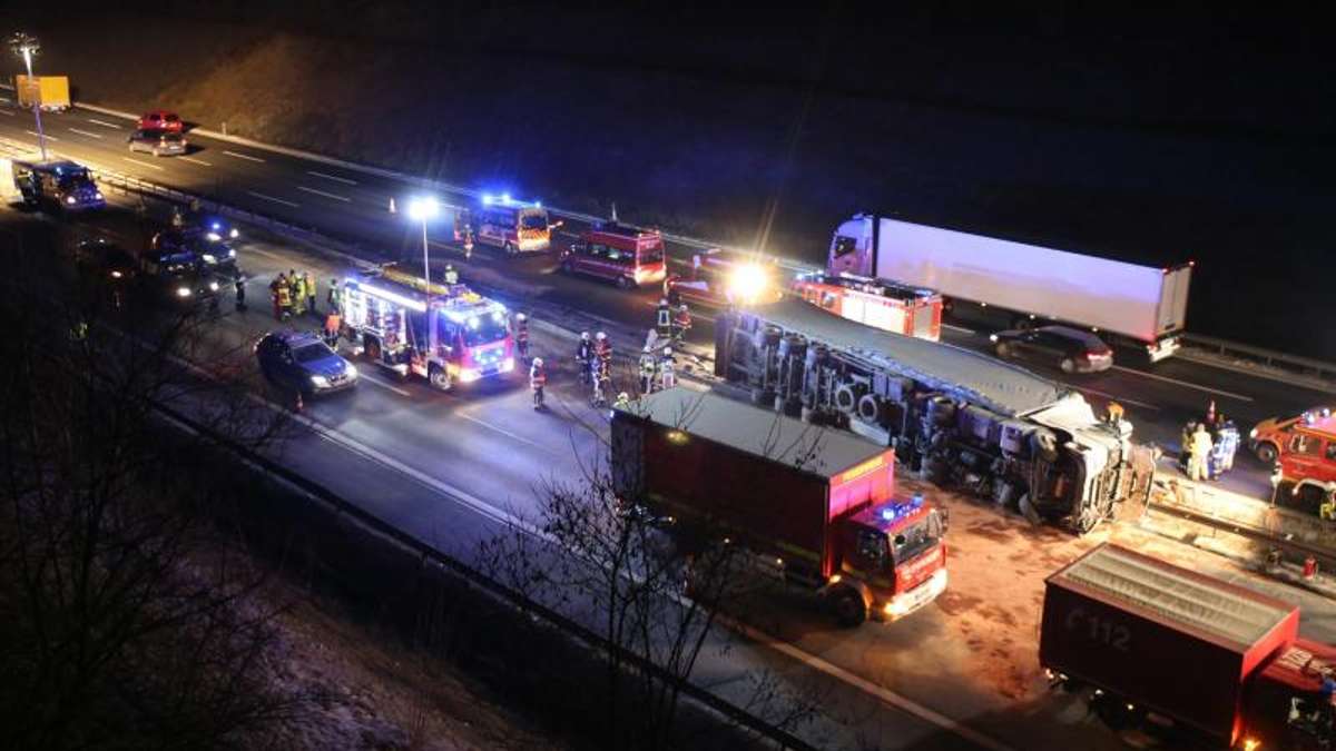 Thüringen: Lkw-Fahrer aus Thüringen stirbt auf A 9: Strecke wieder frei