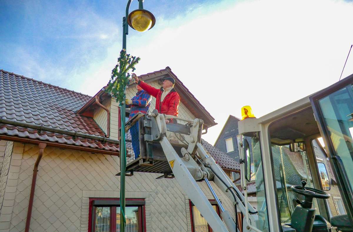 Als „sensationell“ bezeichnet der Ortsteilrat von Frauenwald seine Weihnachtsbeleuchtung. An dieser sollen sich die Einheimischen und Gäste auch in diesem Jahr erfreuen. Foto: Marina Hube