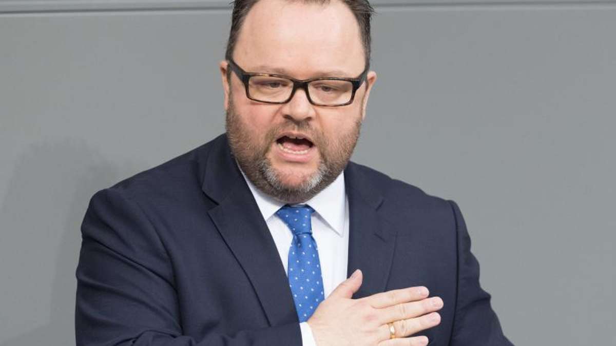 Berlin: FDP-Bundestagsabgeordneter fordert Rücktritt von Kemmerich