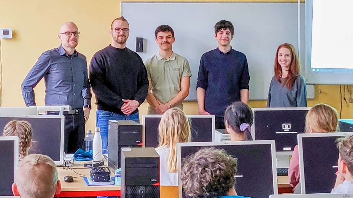Kooperation: Azubis des ITZ Bund machen Schüler fit in IT-Technik