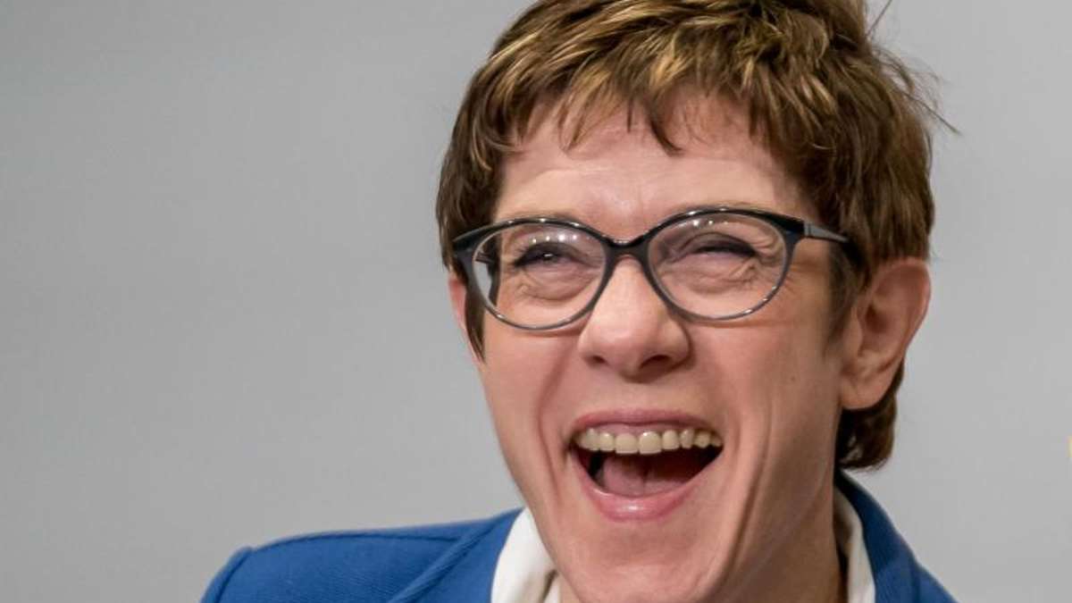 Thüringen: Kramp-Karrenbauer sieht Siegchancen für CDU bei Landtagswahl