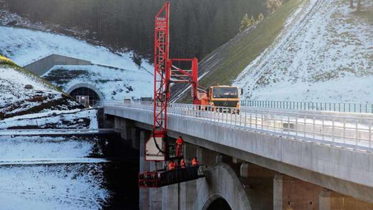 Ilmenau: Keine Hängepartie: Inspektion an ICE-Brücken