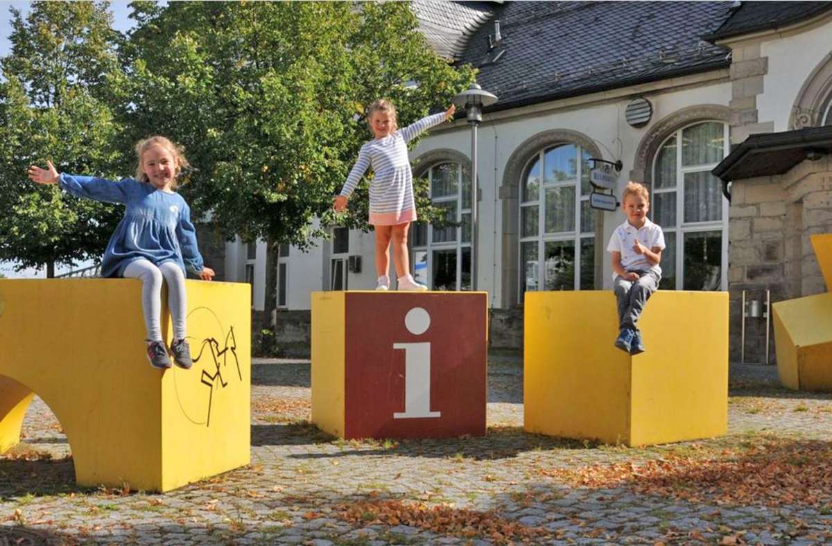 Kinder spielen vor dem Bahnhof in Sonneberg. Foto: Stadtverwaltung Sonneberg