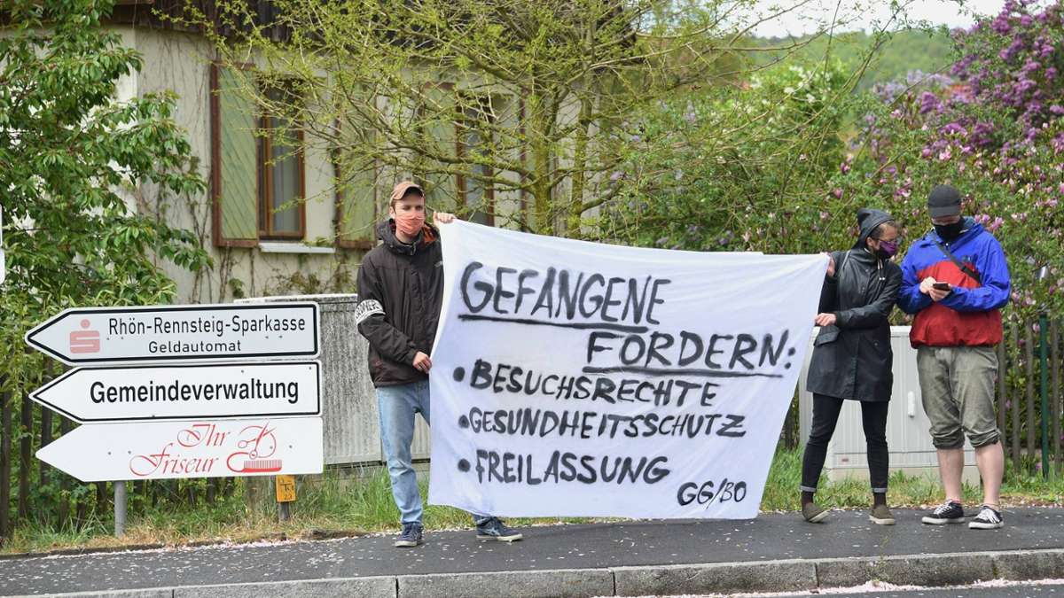 Meiningen: Mai-Demonstration vor der JVA Untermaßfeld
