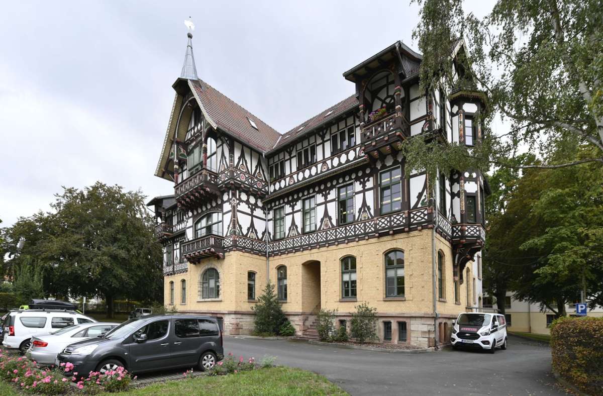 Das Haupthaus der Reha-Klinik „Charlottenhall“      aus dem Jahr  1897 steht unter Denkmalschutz und ist  ein Blickfang.