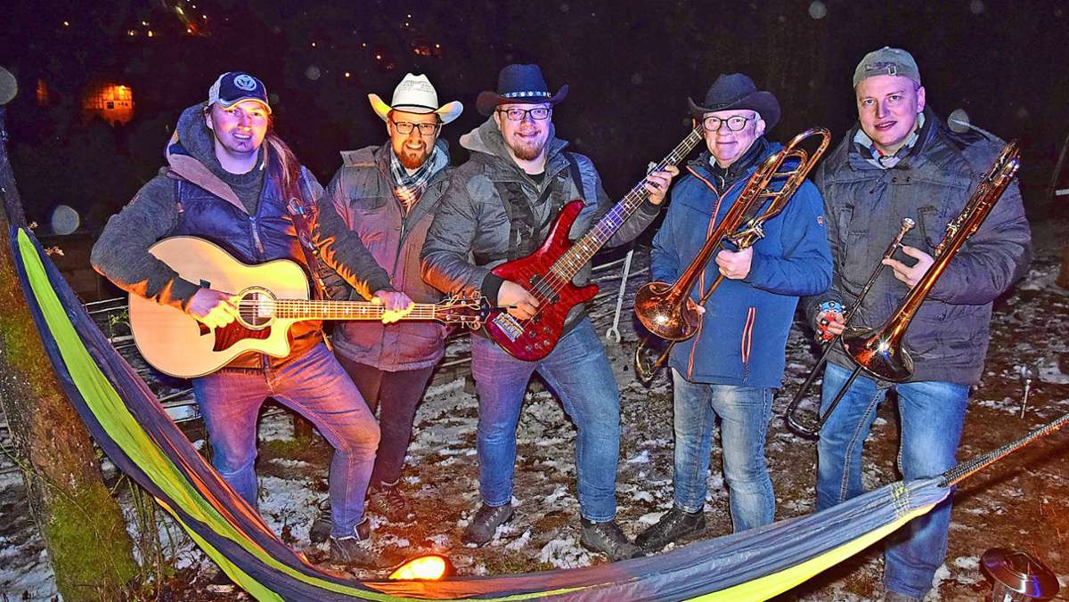 Bergweihnacht: Band spielt Weihnachtslieder vom Riether Kirchberg
