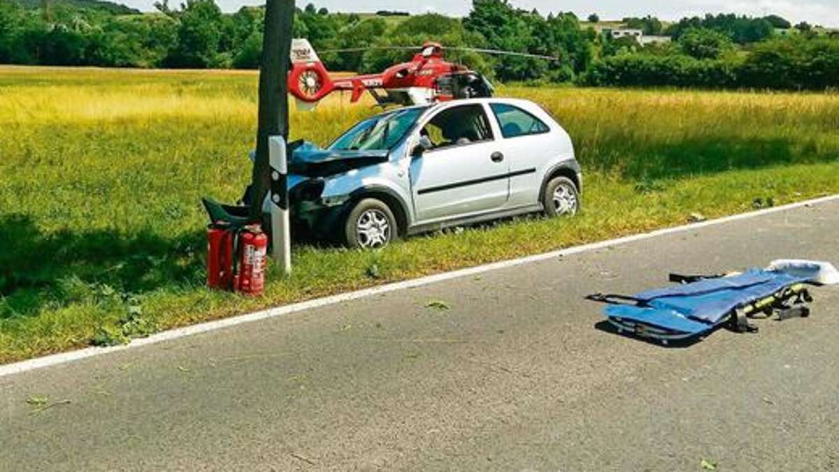 Hildburghausen: Auto kracht gegen Baum - Fahrerin schwer verletzt