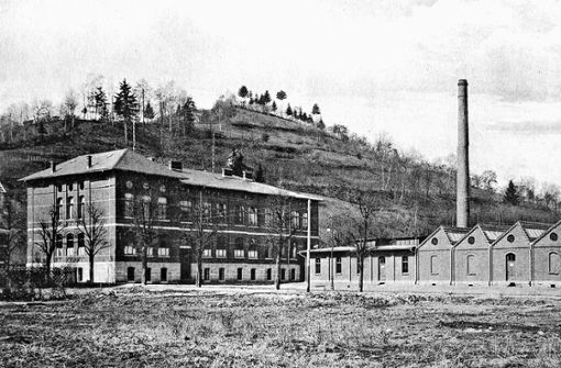 Das Schul- und Werkstattgebäude  der „Königlichen Fachschule für Kleineisen- und Stahlwaren-Industrie“ in Schmalkalden im Jahre 1902 –  von Osten gesehen. Foto: Norbert Krah