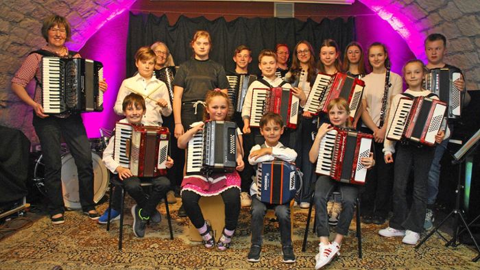 Musikschule Wartburgkreis: Akkordeonissimo:  Premiere im Kulturkeller
