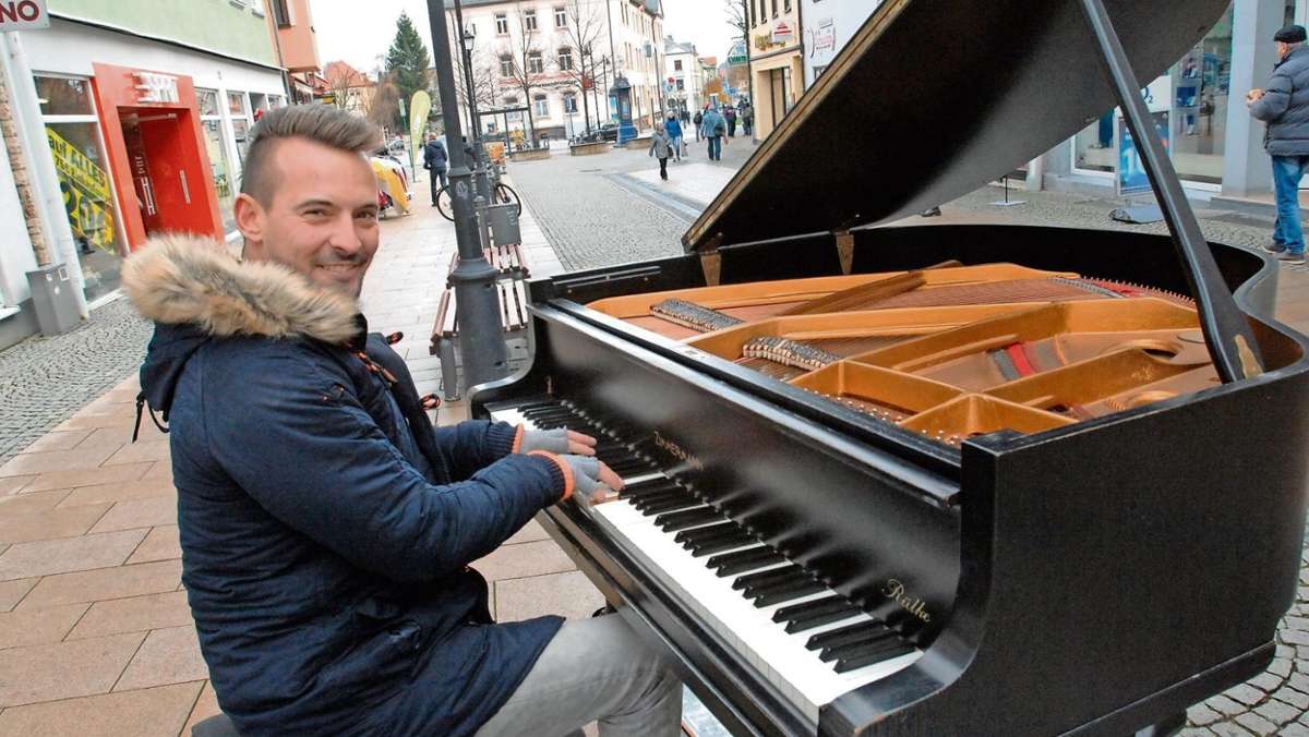Ilmenau: Klavier-Konzert in der Fußgängerzone