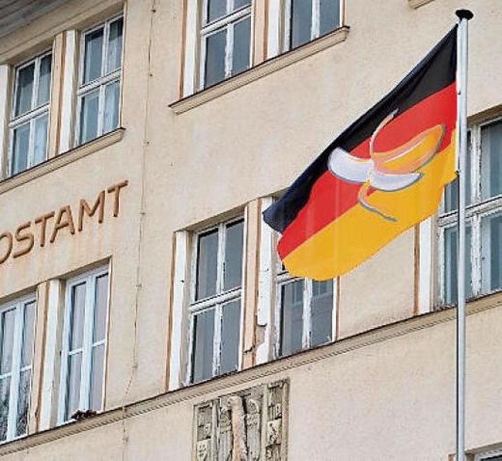 Die deutsche Flagge mit einer halb geschälten Banane. Quelle: Unbekannt