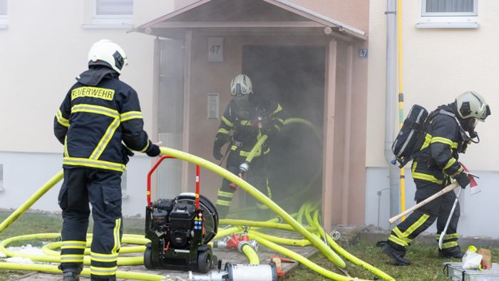 Vier Eingänge betroffen: Brandhaus-Mieter vorerst  in Pension