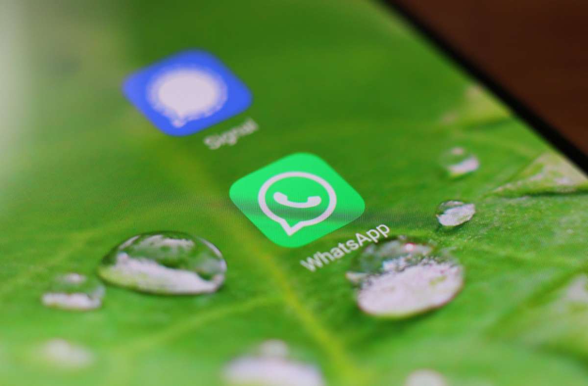 Allein beim größten Messengerdienst Whatsapp werden nach Unternehmensangaben täglich sieben Milliarden Sprachnachrichten versendet (Symbolbild). Foto: IMAGO/aal.photo/Piero Nigro