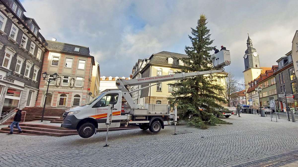 Weihnachtsputz: Bäume verlieren den Lichterglanz