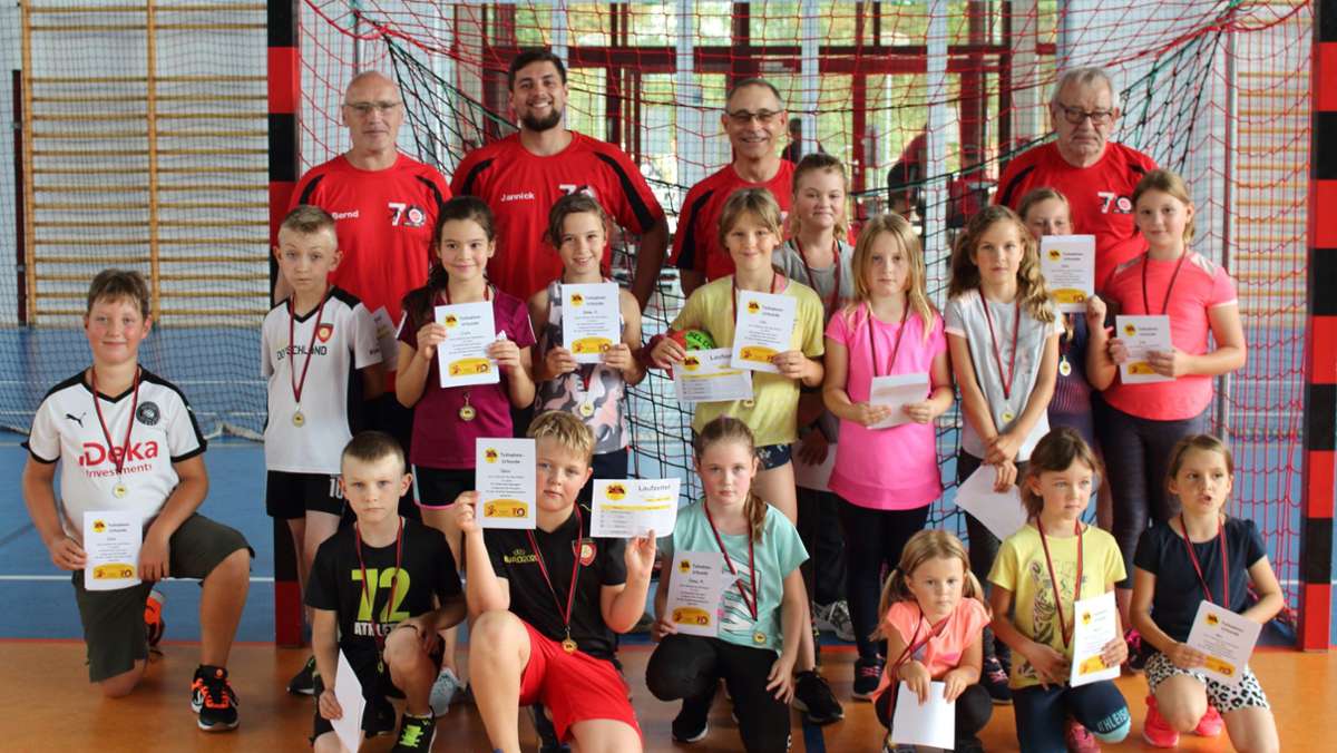 Handball: Zum Jubiläum fliegen die Bälle
