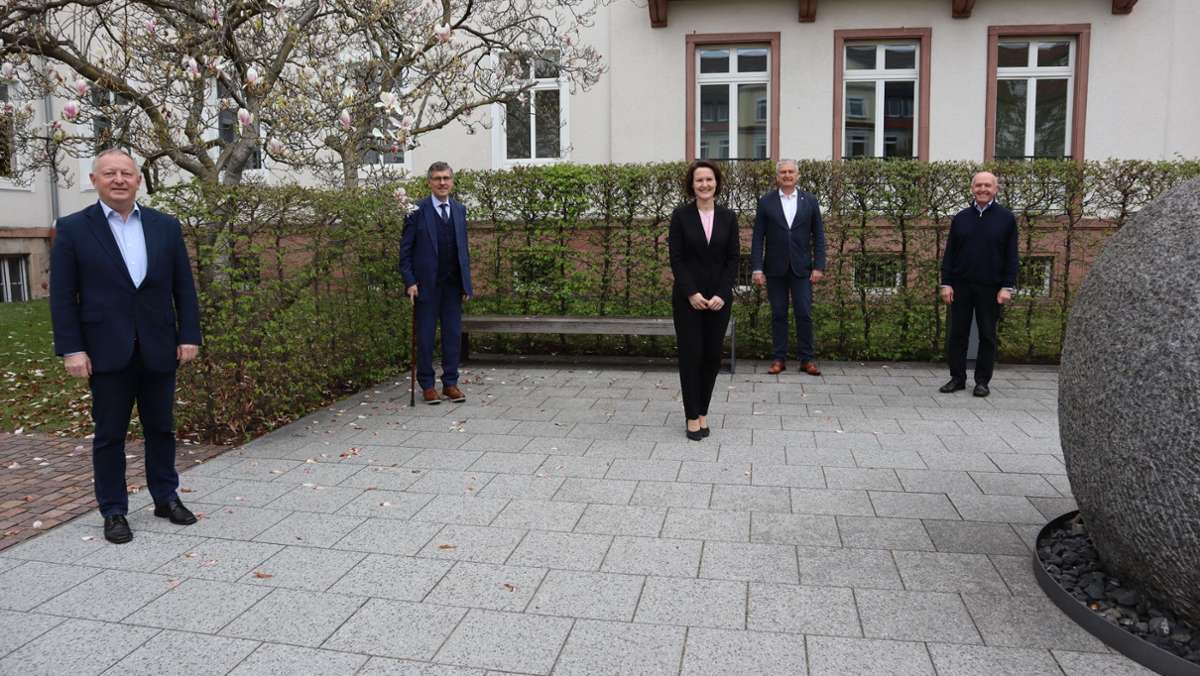 Landkreis Fulda übernimmt Vorsitz der Rhön GmbH: Staffelstab symbolisch an Landrat Bernd Woide übergeben