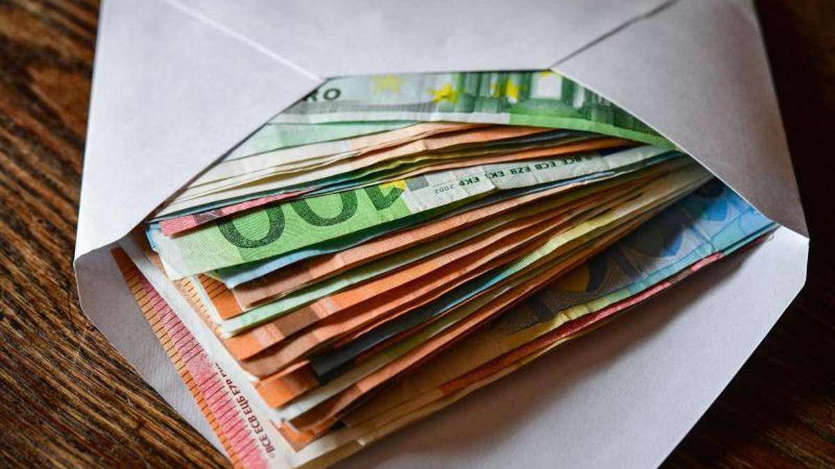 Suhl/ Zella-Mehlis: Umschlag mit Bargeld unter Autobahnbrücke gefunden