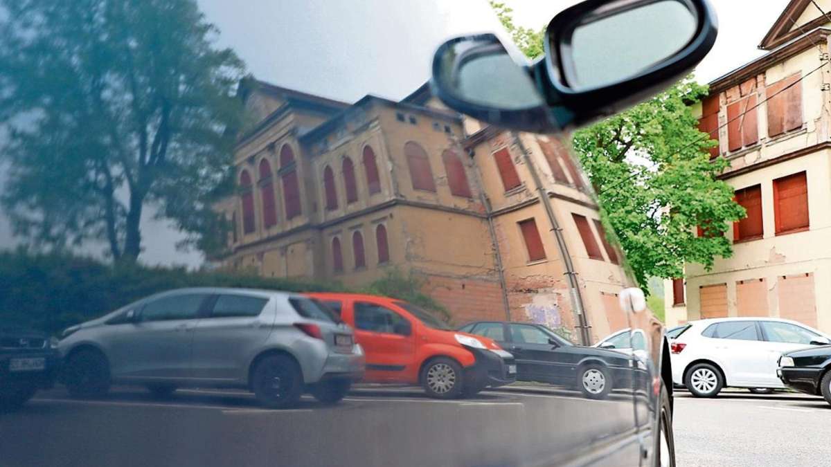 Meiningen: Giesder: Volkshausplatz bleibt öffentlicher Parkplatz