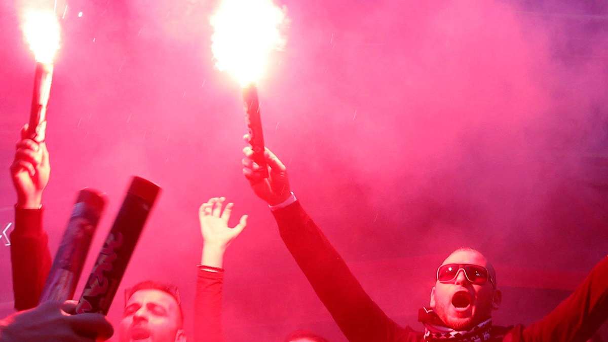 Regionalsport: Pyrotechnik beim Derby: Rot-Weiß droht Strafe von 20.000 Euro