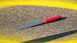 32-Jähriger attackiert mehrere Menschen mit Messer