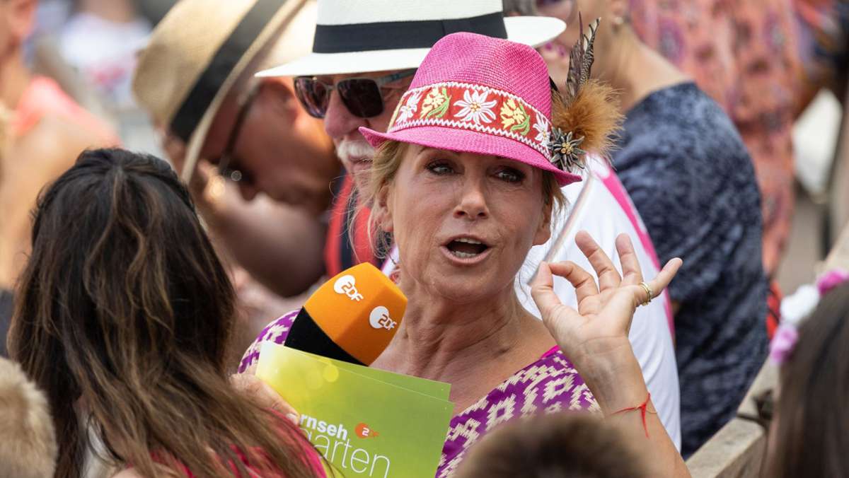 ZDF-Fernsehgarten: Andrea Kiewel gendert – und sagt dann: „Ich muss“