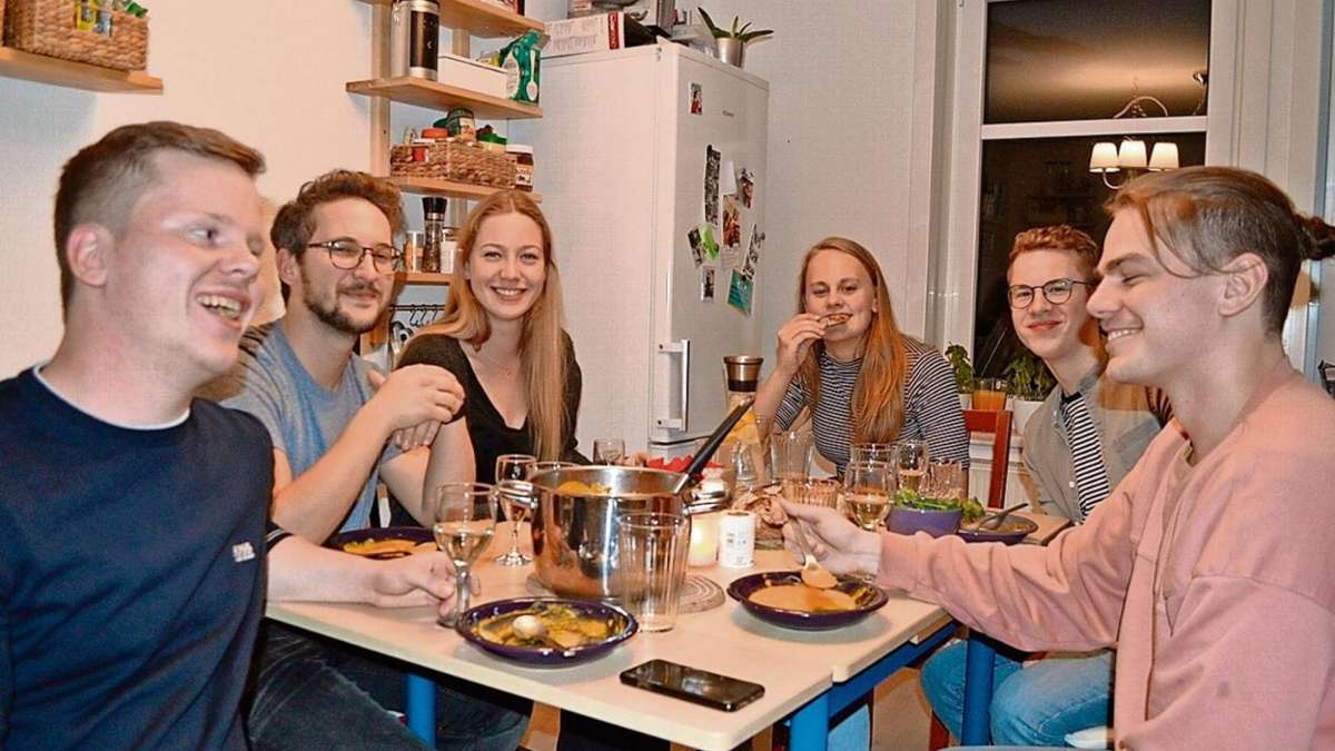 Ilmenau: Kerzenschein und lecker essen: Aus Unbekannten werden Freunde