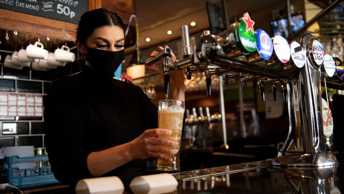 Durst unterschätzt: In britischen Pubs wird das Bier knapp