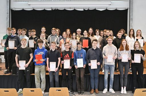 Knapp 40  Schüler des Dr.-Sulzberger-Gymnasiums Bad Salzungen wurde für   ihre guten Ergebnisse auf regionaler und überregionaler Ebene ausgezeichnet. Foto: Heiko Matz