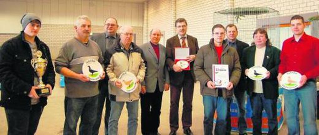 Im Beisein von Bürgermeister, Landrat, Landtagsabgeordneten und Kreisvorsitzenden wurden zur Eröffnung der Werratalschau erfolgreiche Züchter geehrt. 	Fotos (2): Monika Gebhardt
