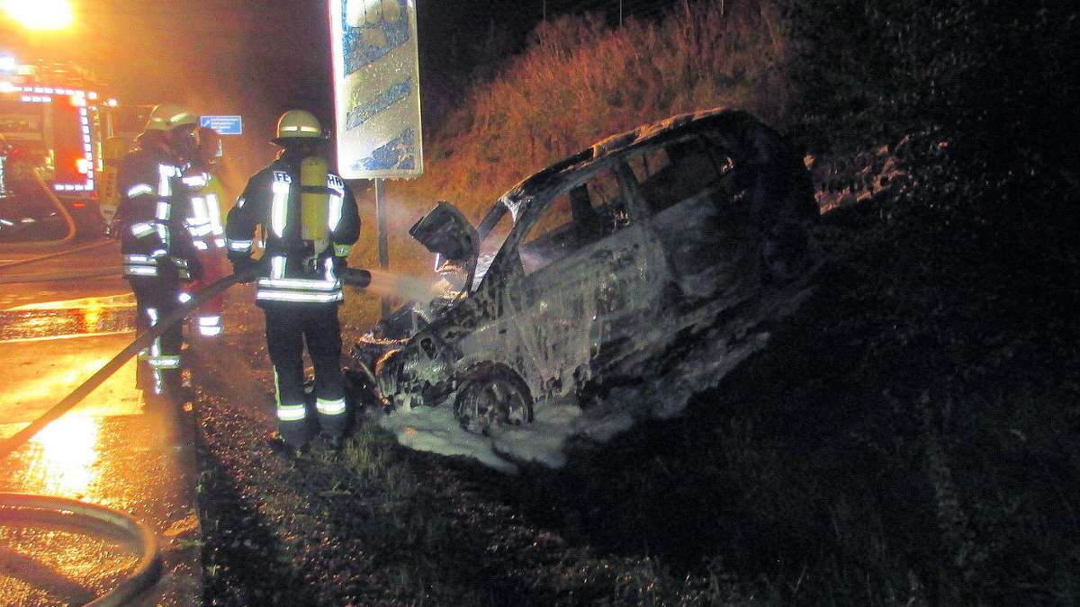 Thüringen: Auto brennt auf Autobahn 38 aus: Großangelegte Suche nach Fahrerin