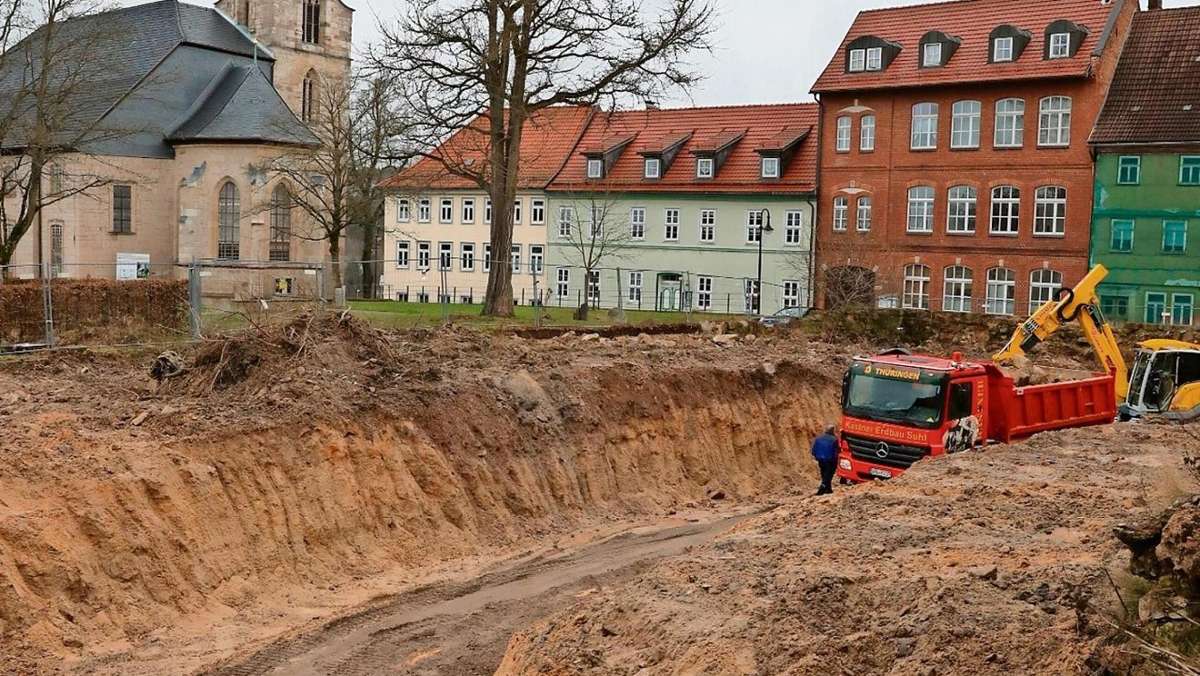 Schleusingen: Baugrube für Wohnanlage wird ausgehoben