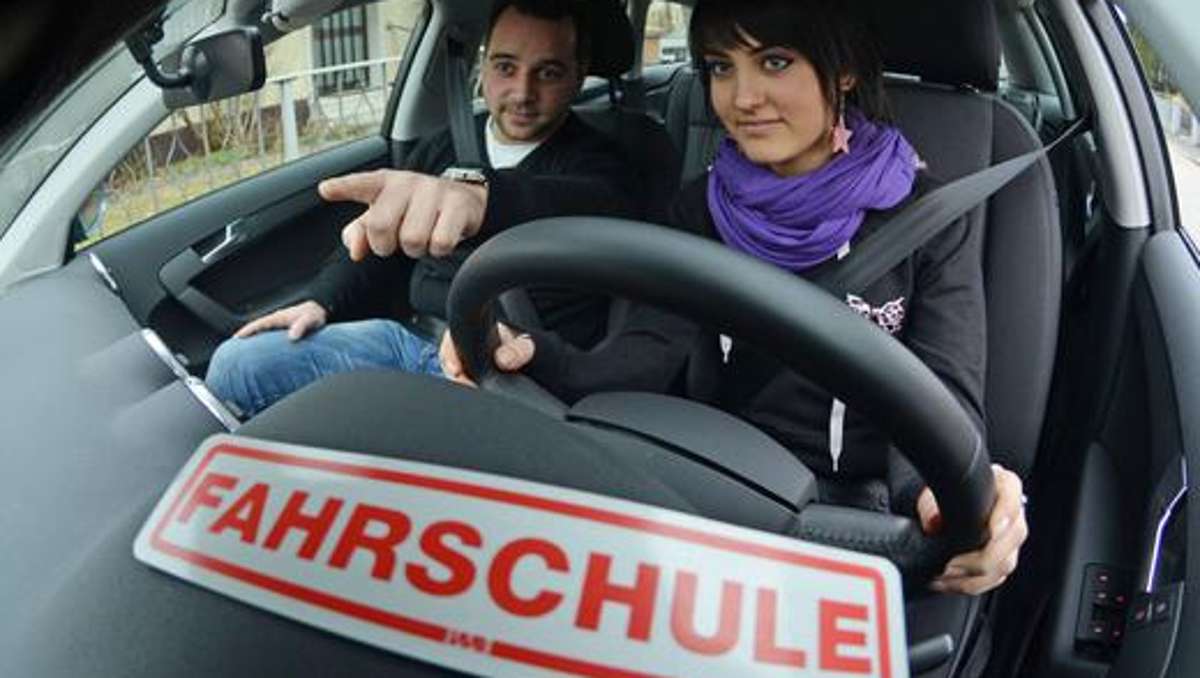 Thüringen: Auto touchiert und geflüchtet: Fahrlehrer stellt Tatverdächtige