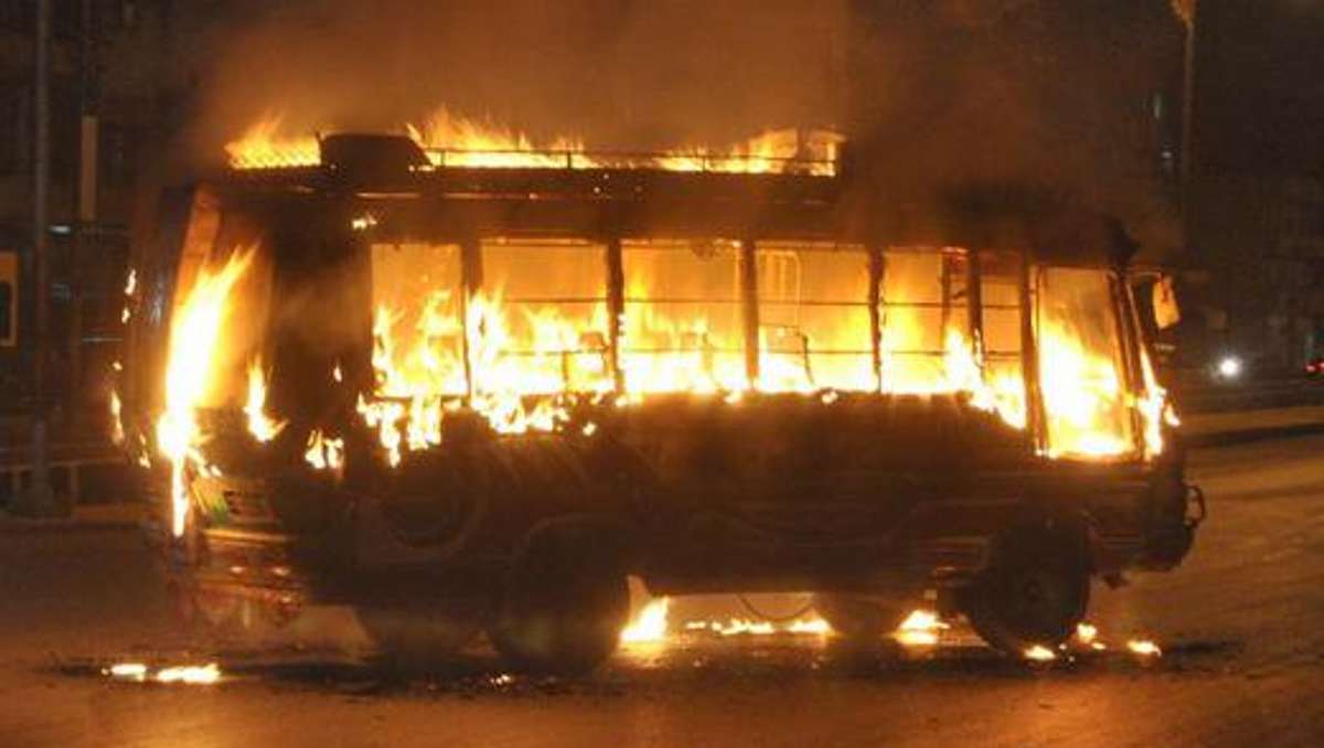 Thüringen: Busbrand auf A 4: Vermutlich technischer Defekt