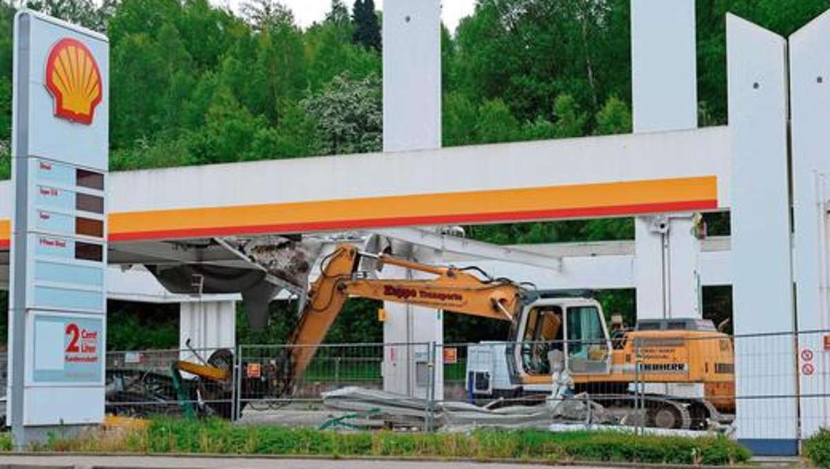 Suhl/ Zella-Mehlis: Tankstelle am Marktkauf fällt