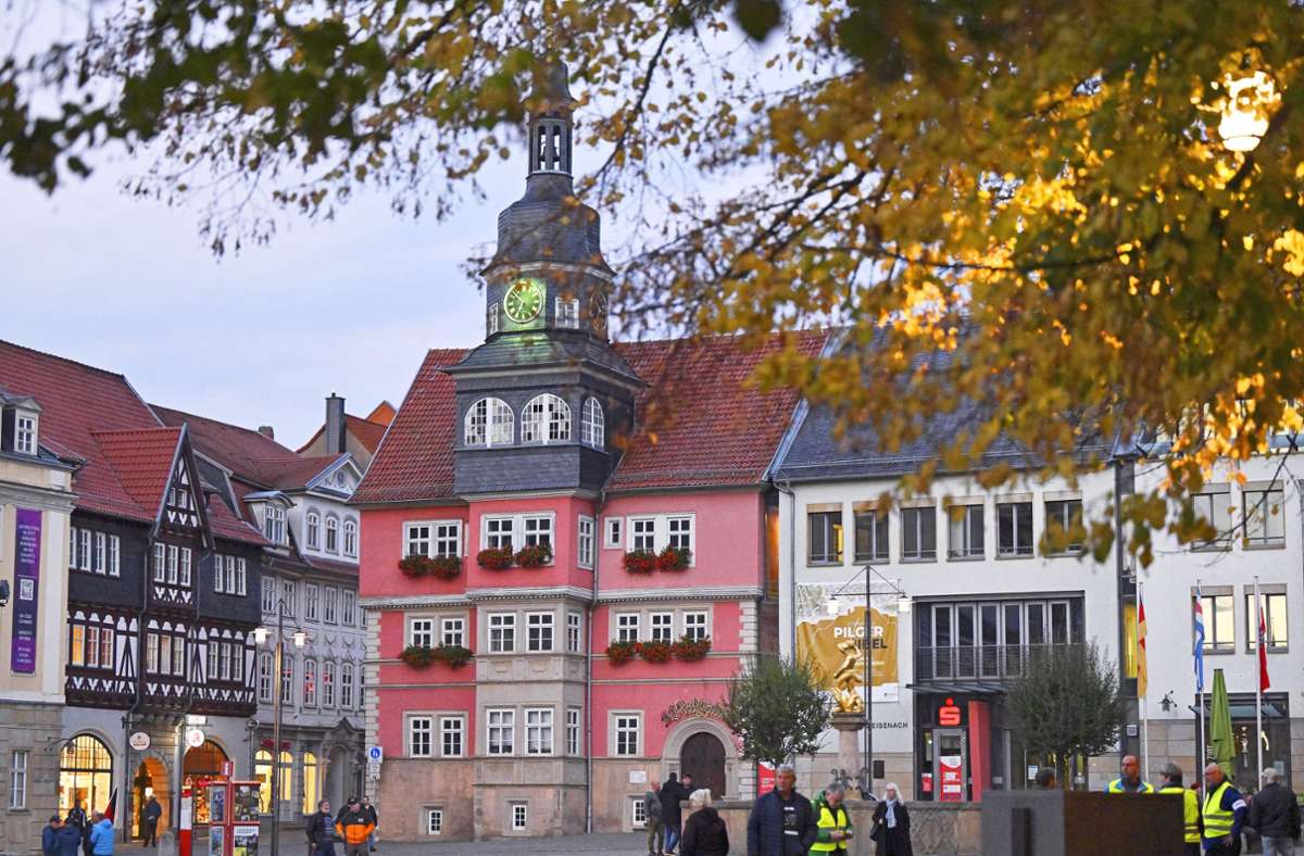 Auf dem Eisenacher Markt starten die Besucher   individuell auf eine der vier Routen. Foto:  
