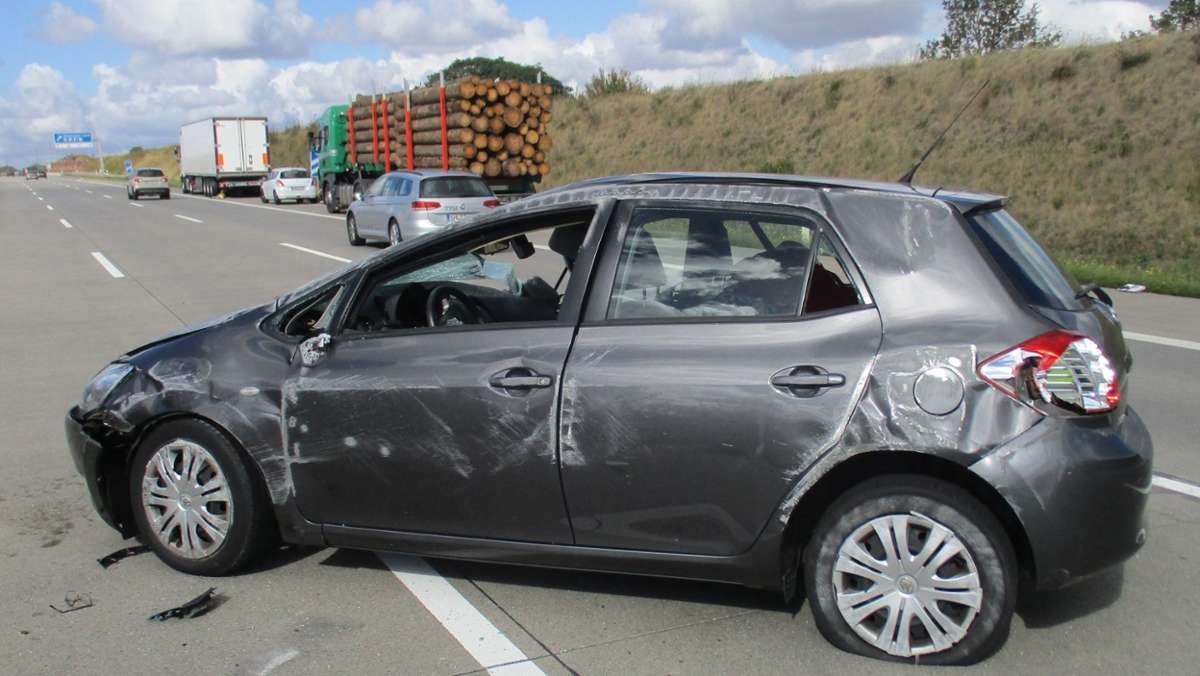 Thüringen: Rempelei mit Holzlaster auf Autobahn - 55-Jährige schwer verletzt