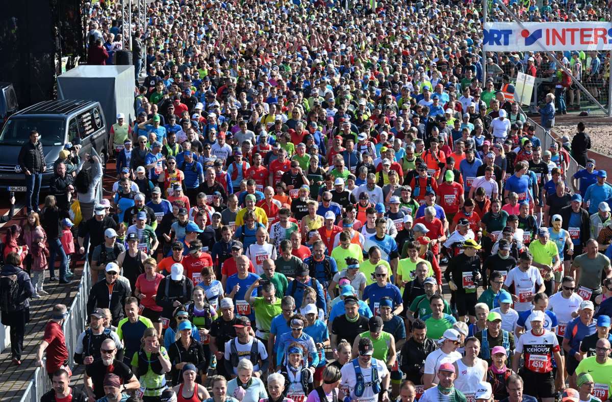 Für 3600 Marathonis geht’s um 9 Uhr am Samstagmorgen in Neuhaus  auf den Weg ins 42,26 Kilometer entfernte Schmiedefeld.