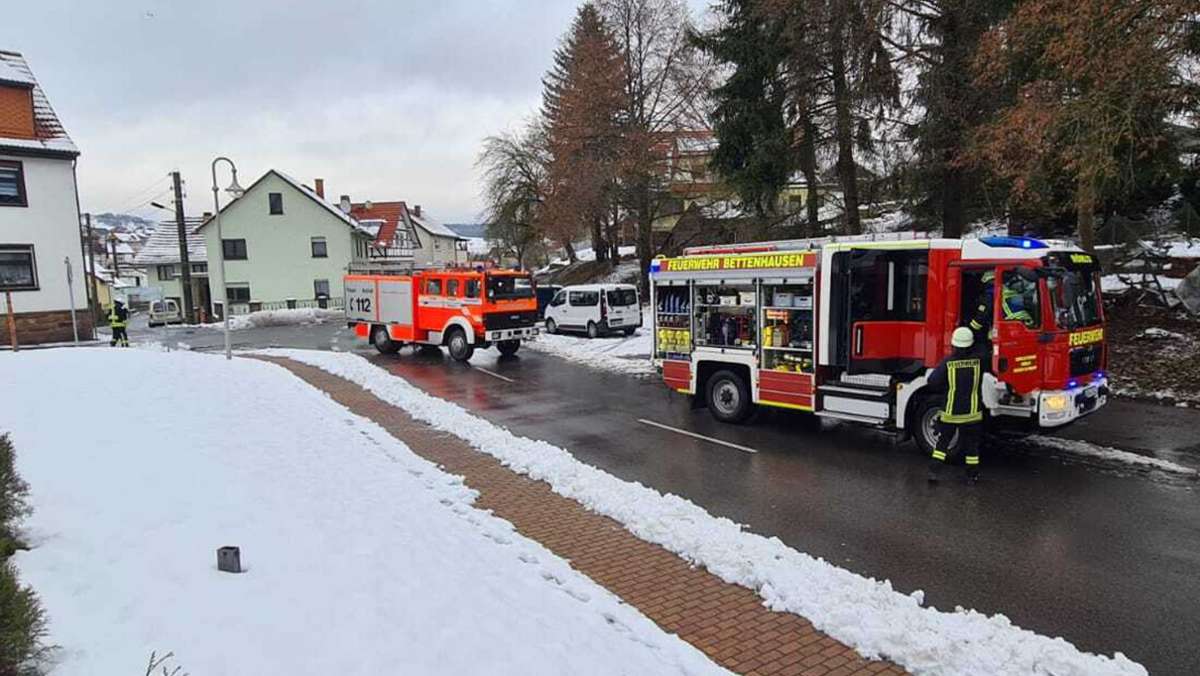 Feuerwehreinsatz im Rhönblick: Bettenhausen gesperrt wegen ausgelaufener Flüssigkeit