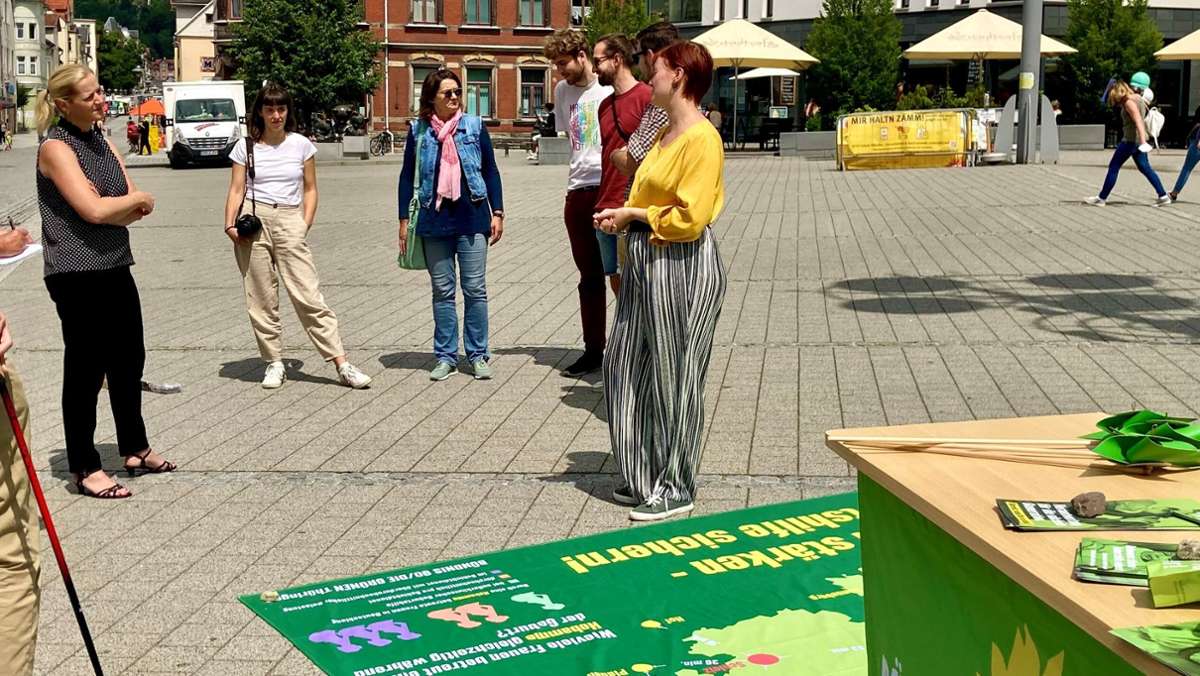 Grünen-Aktion in der Sonneberger Innenstadt: Großes Ziel: Jede Frau soll ihr Kind wohnortnah bekommen