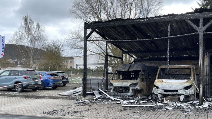 Brand am Autohaus: Tatverdächtiger in U-Haft