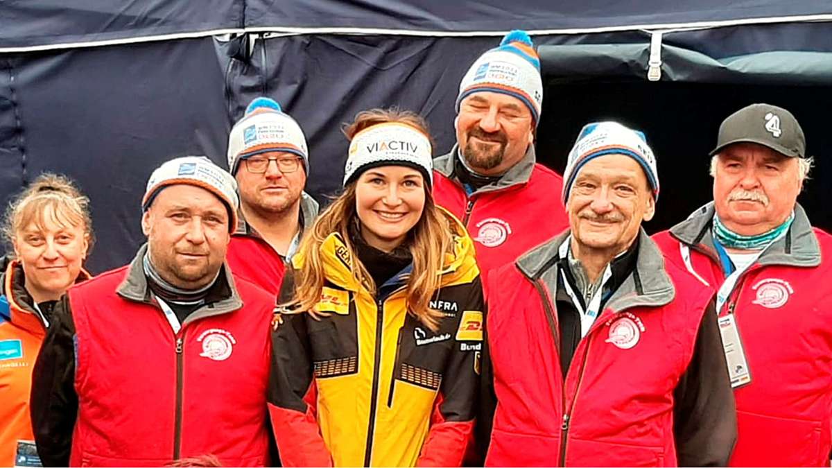 Weltmeisterin an der Kasse: Feuerwehr Gehren  und Rodelclub Ilmenau Seite an Seite beim  Weltcup
