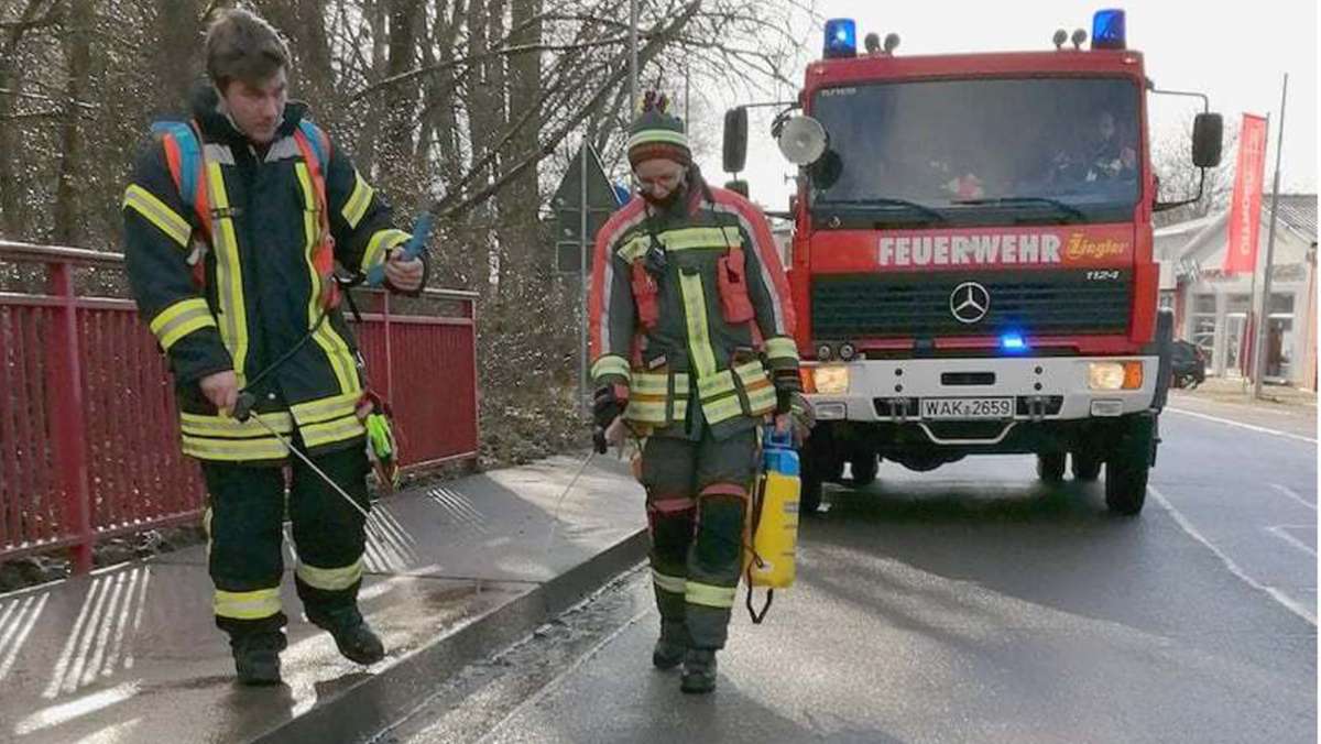 60 Einsatzkräfte gebunden: Ölspur beschäftigte mehrere Feuerwehren
