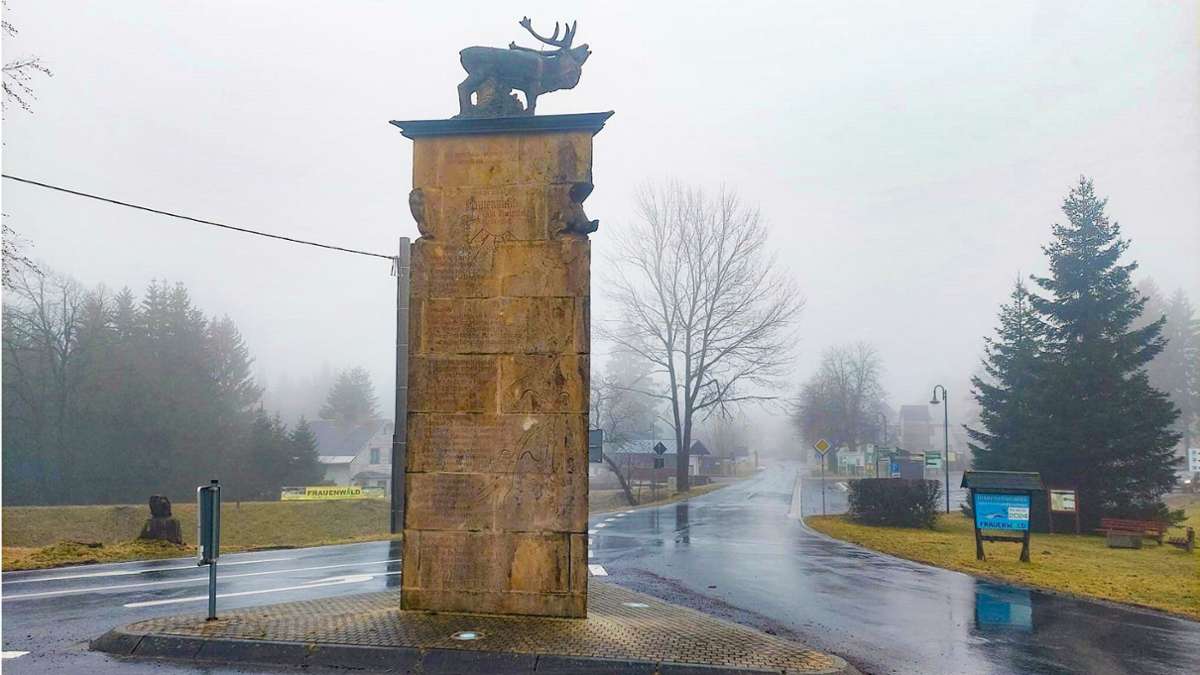 Frei von Schmiererei: Frauenwalds Denkmal: Graffiti ist entfernt