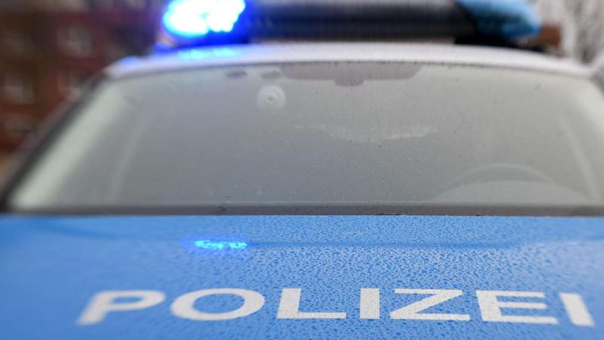 Hildburghausen: Autofahrer gibt Gas anstatt anzuhalten: Verfolgungsjagd endet auf Radweg