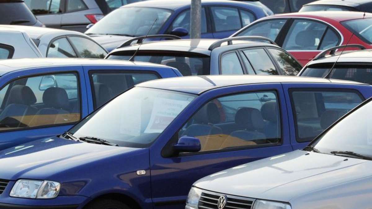 Nachbar-Regionen: Millionenschaden: 53-Jähriger zockte bundesweit Autoverkäufer ab