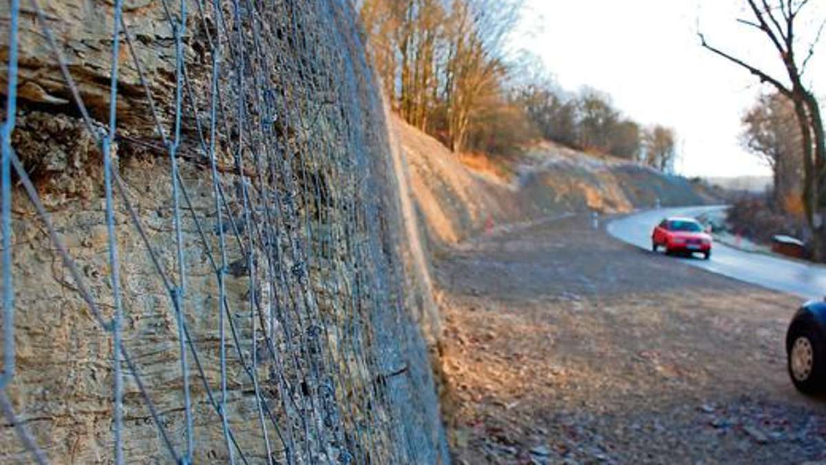Rhön: Ein Maschendrahtzaun schützt am Weidberg vor Steinschlag